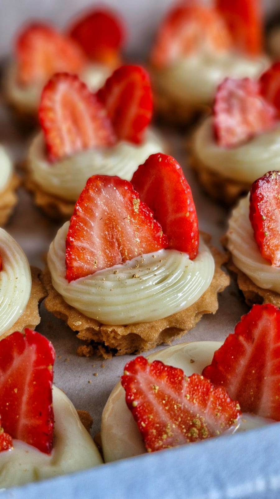 Tortinhas de morango com creme branco — doces artesanais da Doce Sabor Avaré