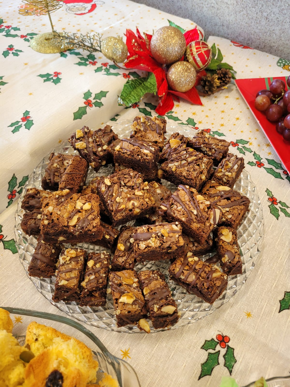 Brownies gourmet com nozes e calda de chocolate — Doce Sabor Avaré