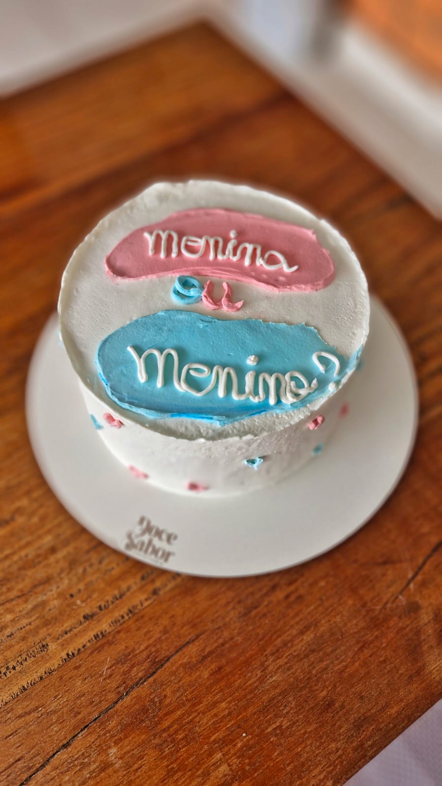 Bolo de chá revelação personalizado — confeitaria em Avaré