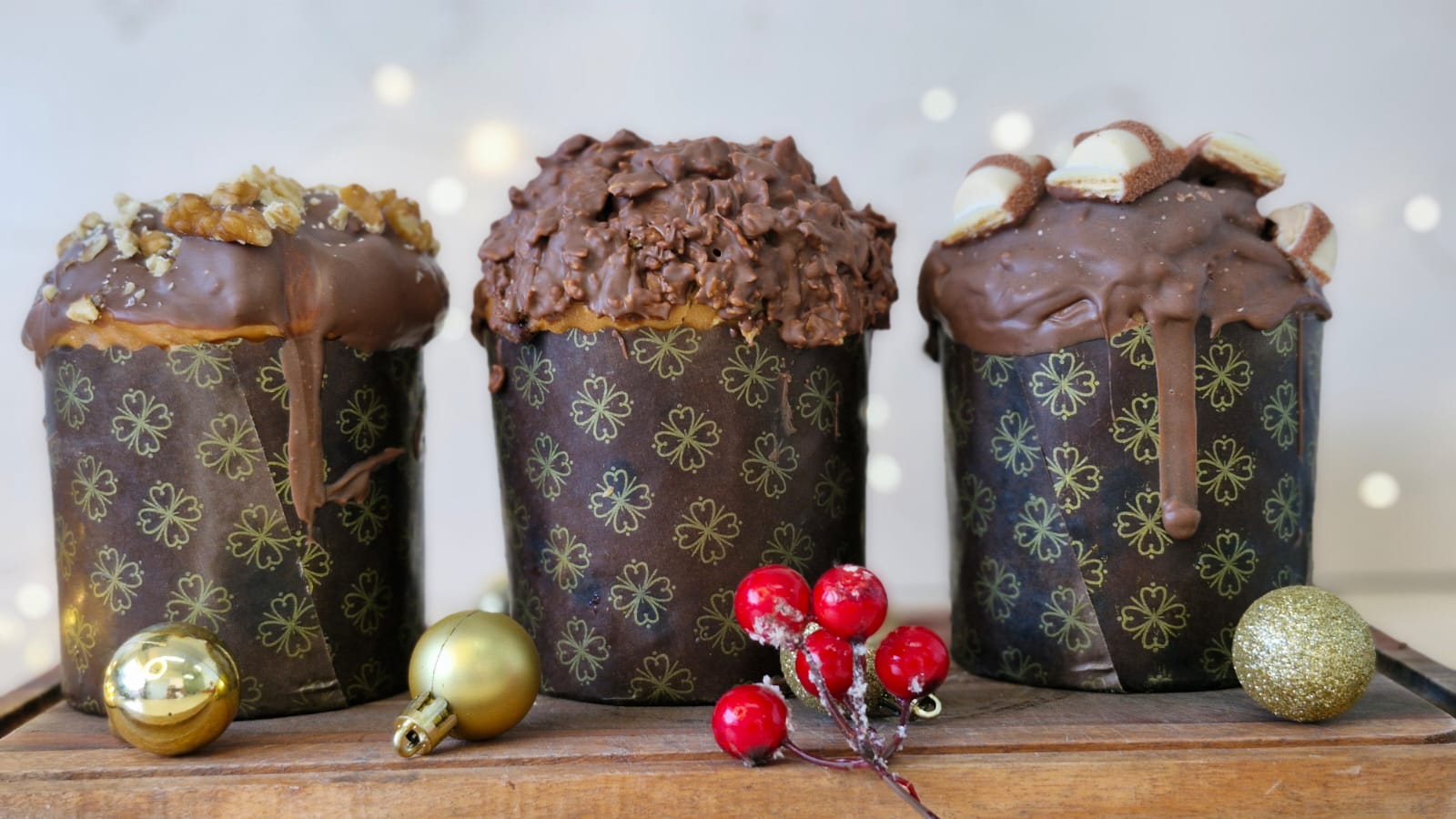 Panetones artesanais gourmet com cobertura de chocolate — Avaré